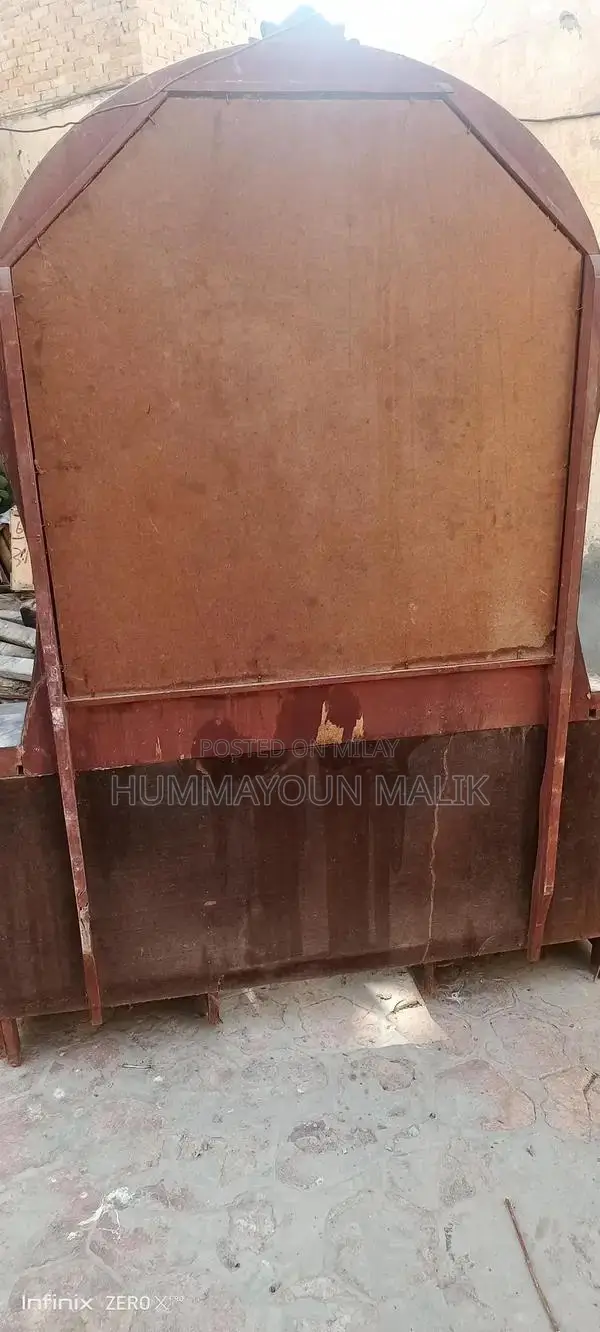 Elegant Wooden Dressing Table for Bedroom