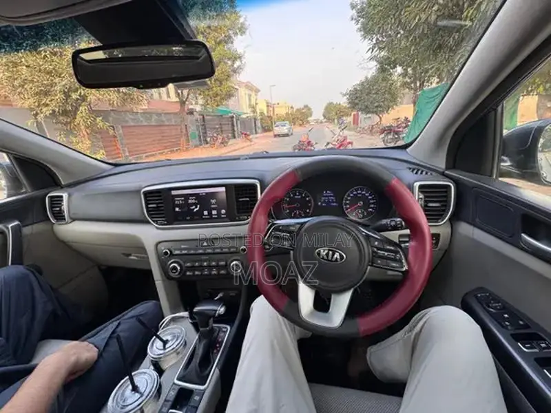 Kia Sportage FWD Crossover SUV - Well-Maintained City Vehicle