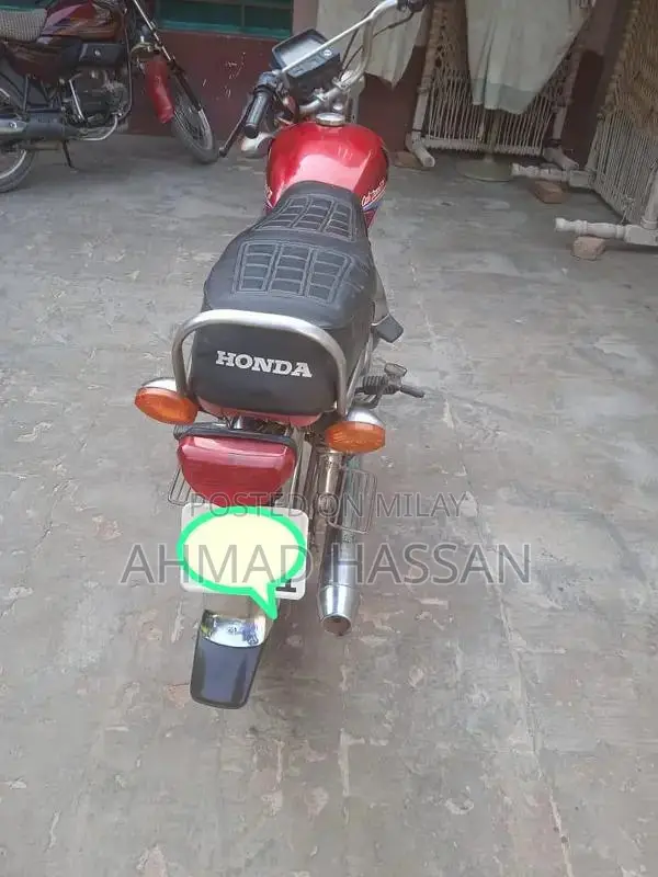 Honda CD70 Motorcycle - 2009 Model Excellent Condition