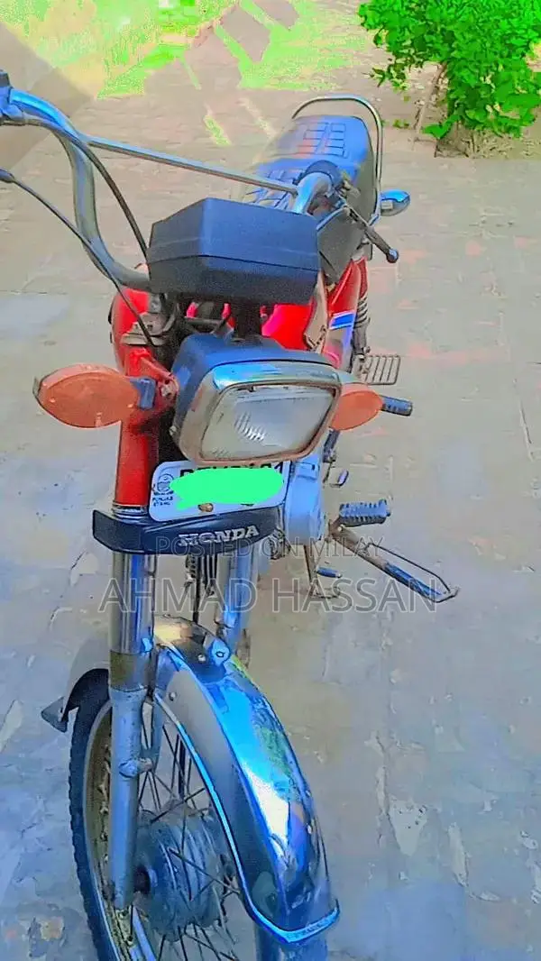 Honda CD70 Motorcycle - 2009 Model Excellent Condition