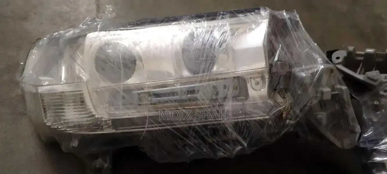 Toyota Land Cruiser V8 Genuine OEM Headlight Assembly