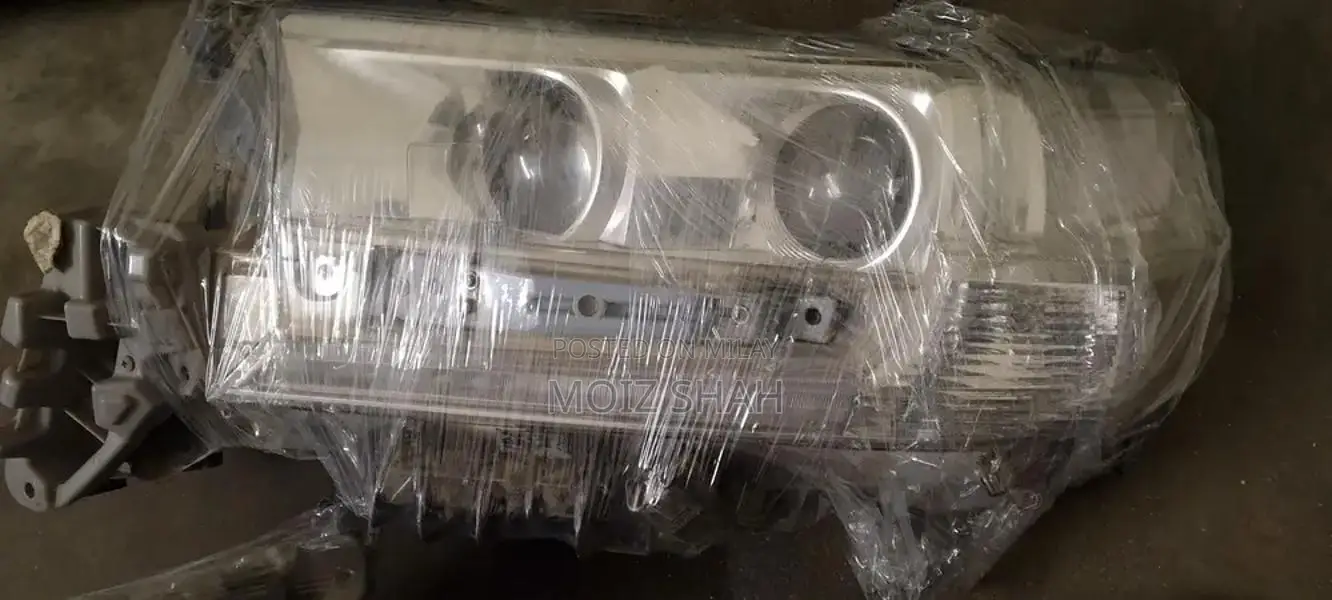 Toyota Land Cruiser V8 Genuine OEM Headlight Assembly