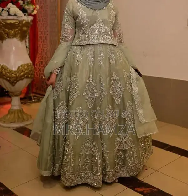 Elegant Medium-Large Wedding Party Lehnga Dress