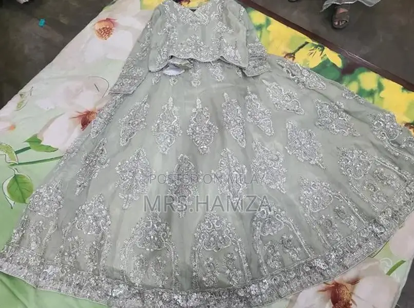 Elegant Medium-Large Wedding Party Lehnga Dress