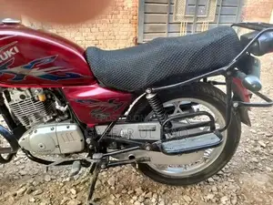 Photo - Suzuki GS150SE Motorcycle with Premium Accessories