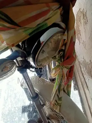 Photo - Suzuki 150 Motorcycle - White, Pristine Condition