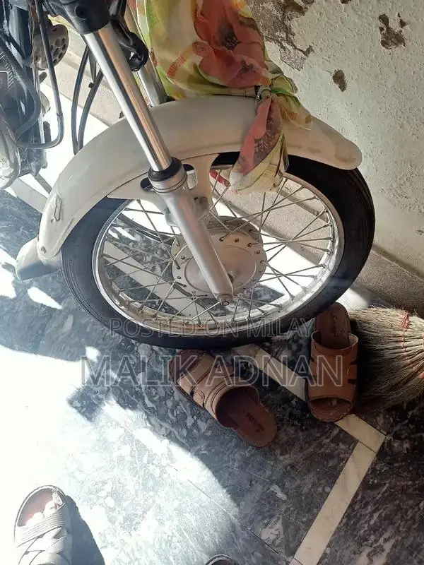 Suzuki 150 Motorcycle - White, Pristine Condition