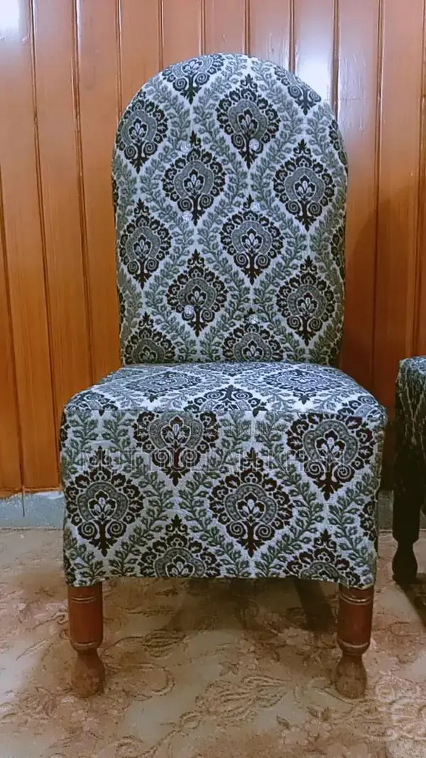 Set of 6 Chairs - Lightly Used Seating Solution