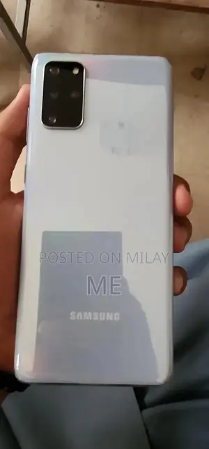 5G Smartphone with Minimal Screen Issue