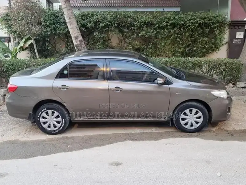 Toyota Corolla GLI Sedan - Reliable Family Car