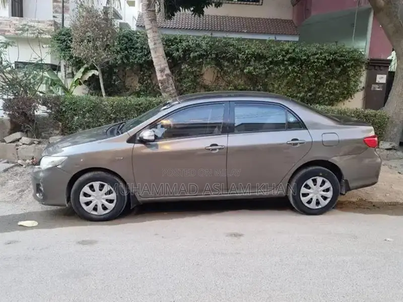 Toyota Corolla GLI Sedan - Reliable Family Car