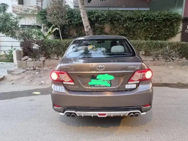 Toyota Corolla GLI Sedan - Reliable Family Car