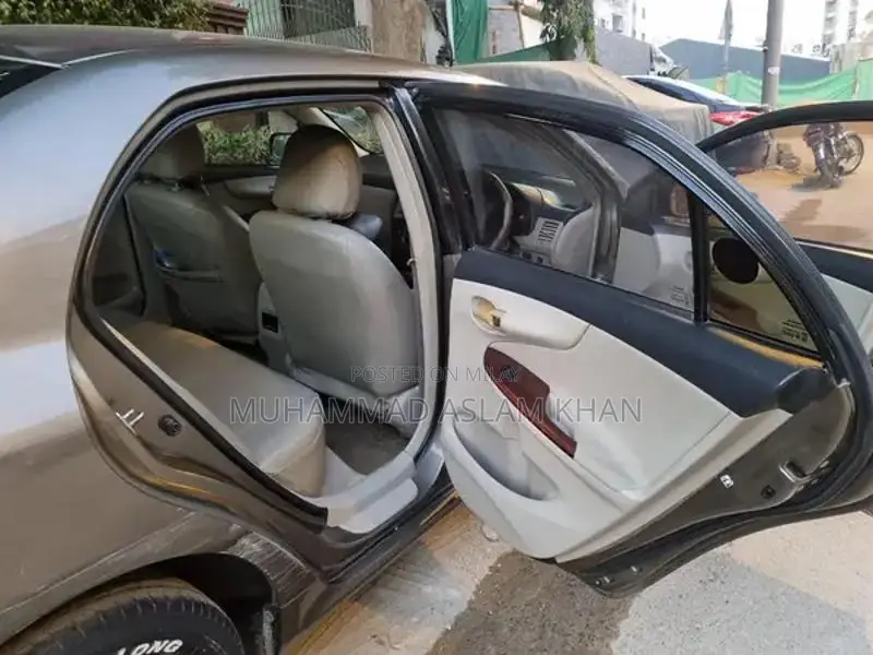 Toyota Corolla GLI Sedan - Reliable Family Car