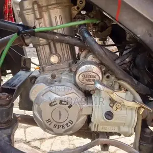 Photo - High-Speed 200cc Rickshaw Loader with Powerful Engine