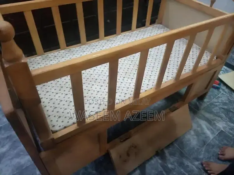 Baby Cot Excellent Condition - Gently Used Single Season