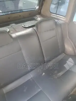 Two-Door Car with Air Conditioning and Suspension