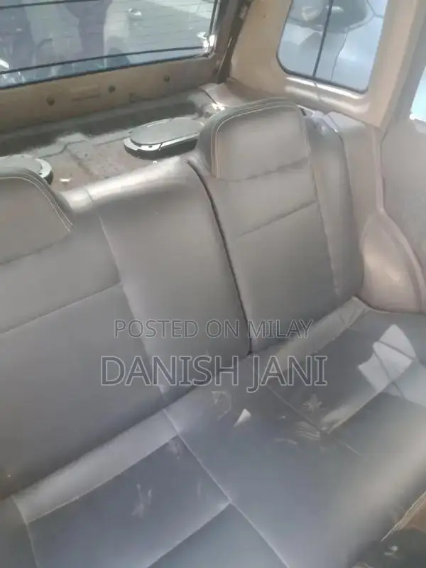 Two-Door Car with Air Conditioning and Suspension