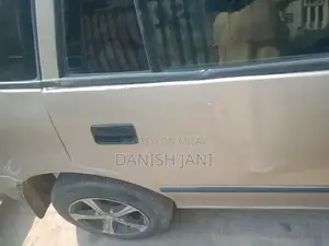 Two-Door Car with Air Conditioning and Suspension