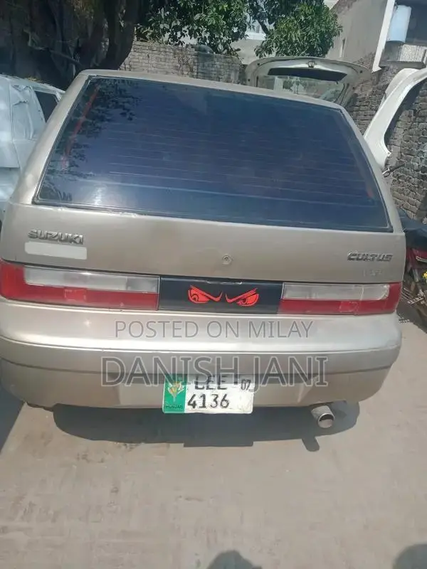 Two-Door Car with Air Conditioning and Suspension