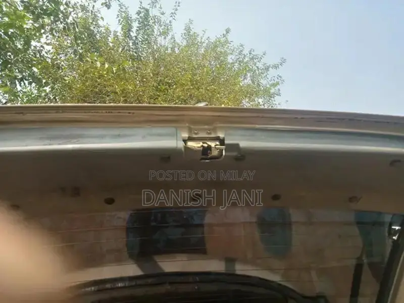 Two-Door Car with Air Conditioning and Suspension