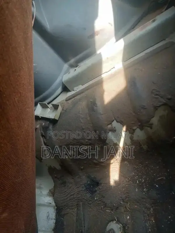 Two-Door Car with Air Conditioning and Suspension