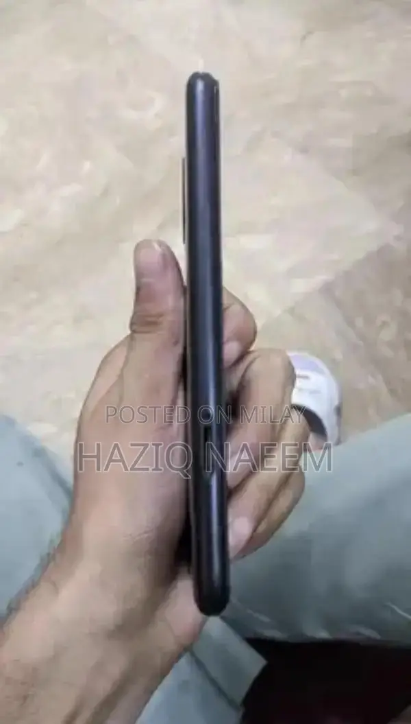 Pixel 5 Smartphone with Memory Impairment