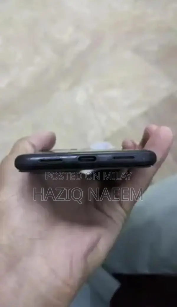 Pixel 5 Smartphone with Memory Impairment