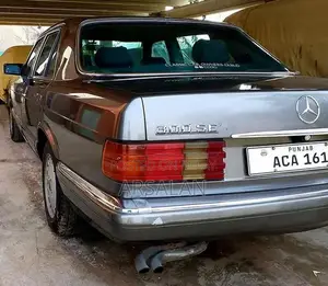 Mercedes Benz W126 300 SEL Classic Luxury Sedan