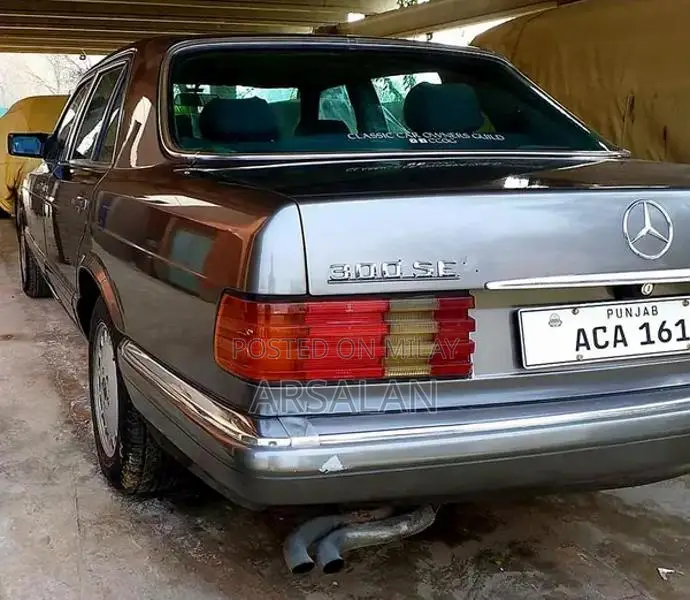 Mercedes Benz W126 300 SEL Classic Luxury Sedan