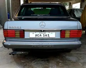 Mercedes Benz W126 300 SEL Classic Luxury Sedan