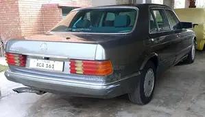Mercedes Benz W126 300 SEL Classic Luxury Sedan