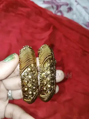 Vintage Metal Bangle Collection - Elegant and Timeless Jewelry