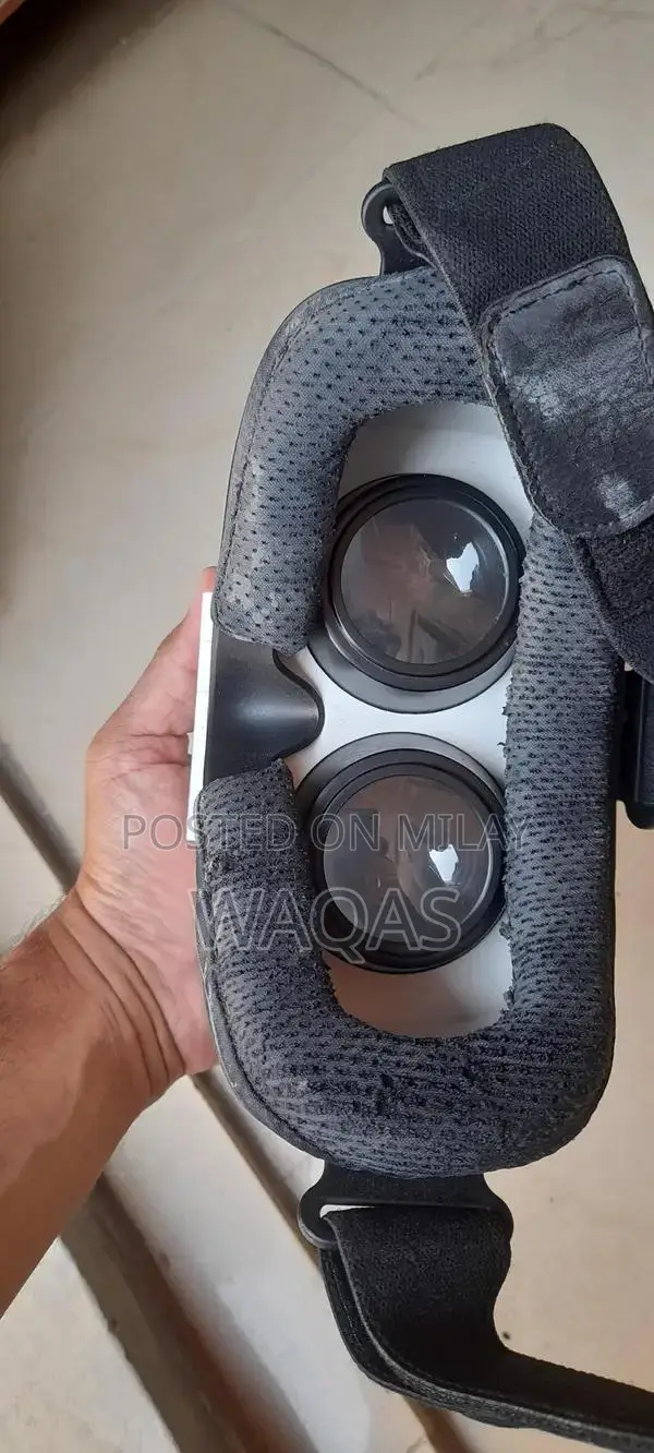 Universal Mobile VR Headset Compatible with Smartphones