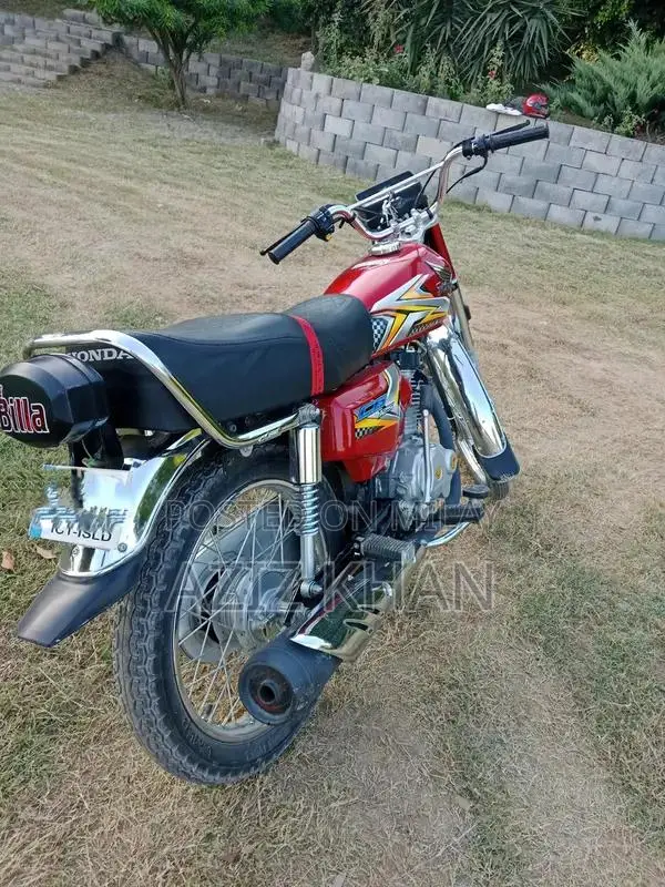 Honda 125 Motorcycle - Low Mileage Urban Commuter