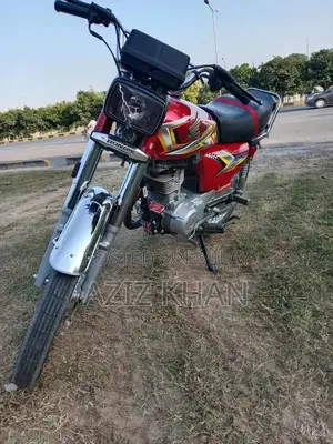 Honda 125 Motorcycle - Low Mileage Urban Commuter