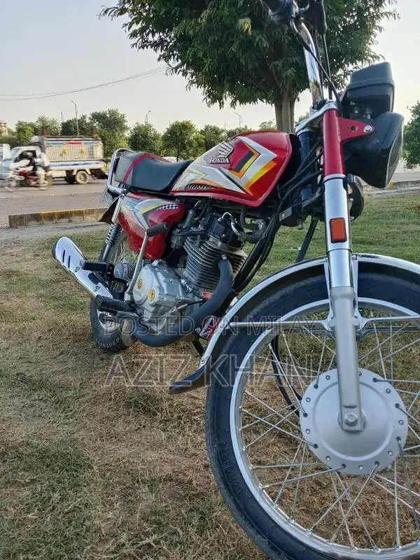 Honda 125 Motorcycle - Low Mileage Urban Commuter