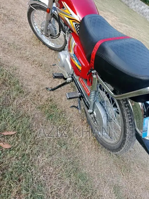 Honda 125 Motorcycle - Low Mileage Urban Commuter
