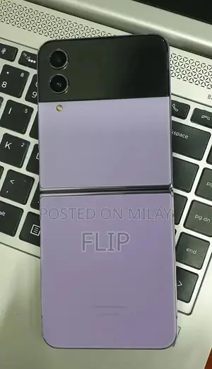 Samsung Z Flip 4 Compact Smartphone - Excellent Condition