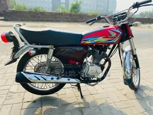 Photo - Honda CG 125 Motorcycle - Classic Commuter Bike