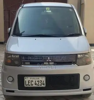 Photo - Mitsubishi Toppo Compact Hatchback - Full Option Model