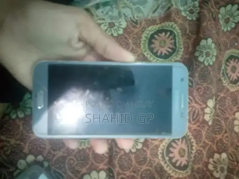 Compact Mobile Phone with Basic Features