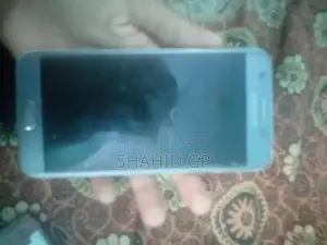 Compact Mobile Phone with Basic Features