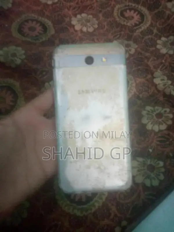 Compact Mobile Phone with Basic Features