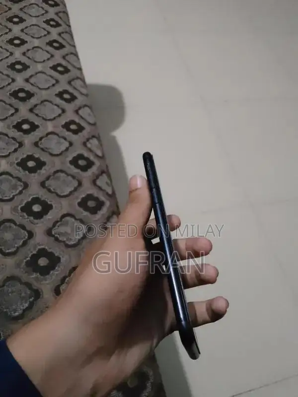 iPhone 7 32GB Unlocked Smartphone Water Resistant