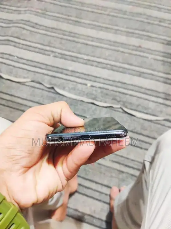 Samsung Galaxy A52 Smartphone - Mid-Range Mobile Device