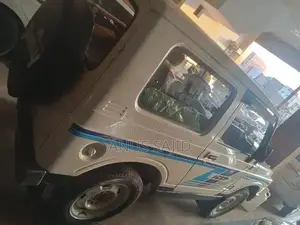 Photo - 1987 Classic White and Purple Car with Perfect Engine