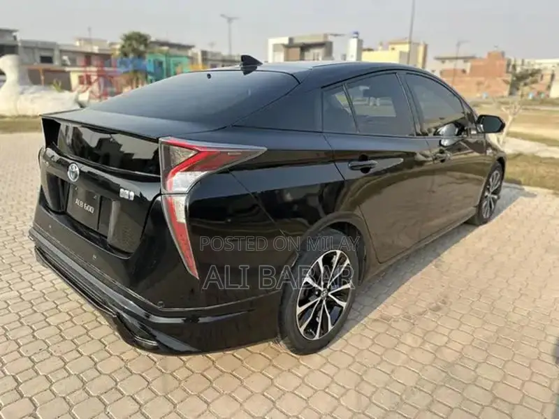 2016 Toyota Prius Premium Hybrid Hatchback