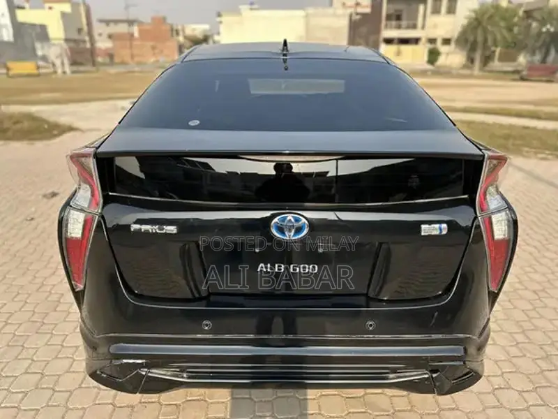 2016 Toyota Prius Premium Hybrid Hatchback