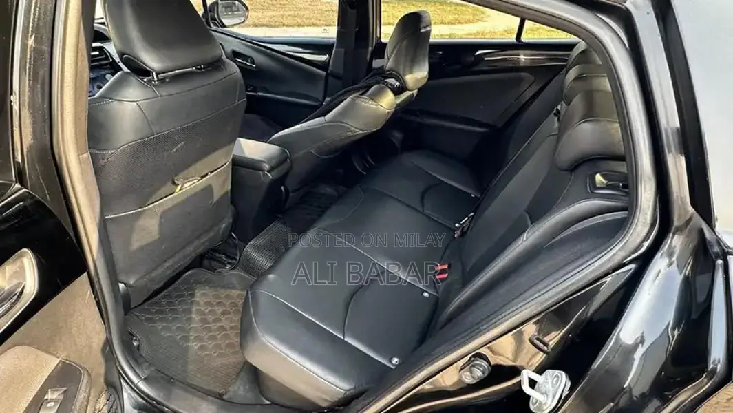 2016 Toyota Prius Premium Hybrid Hatchback