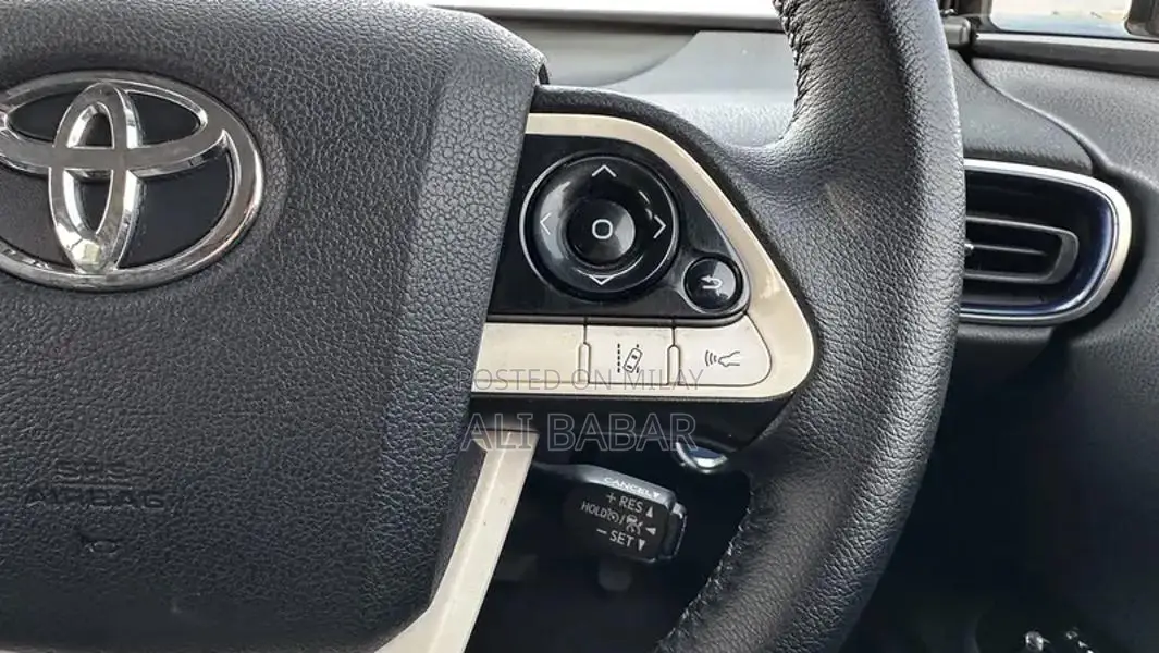 2016 Toyota Prius Premium Hybrid Hatchback